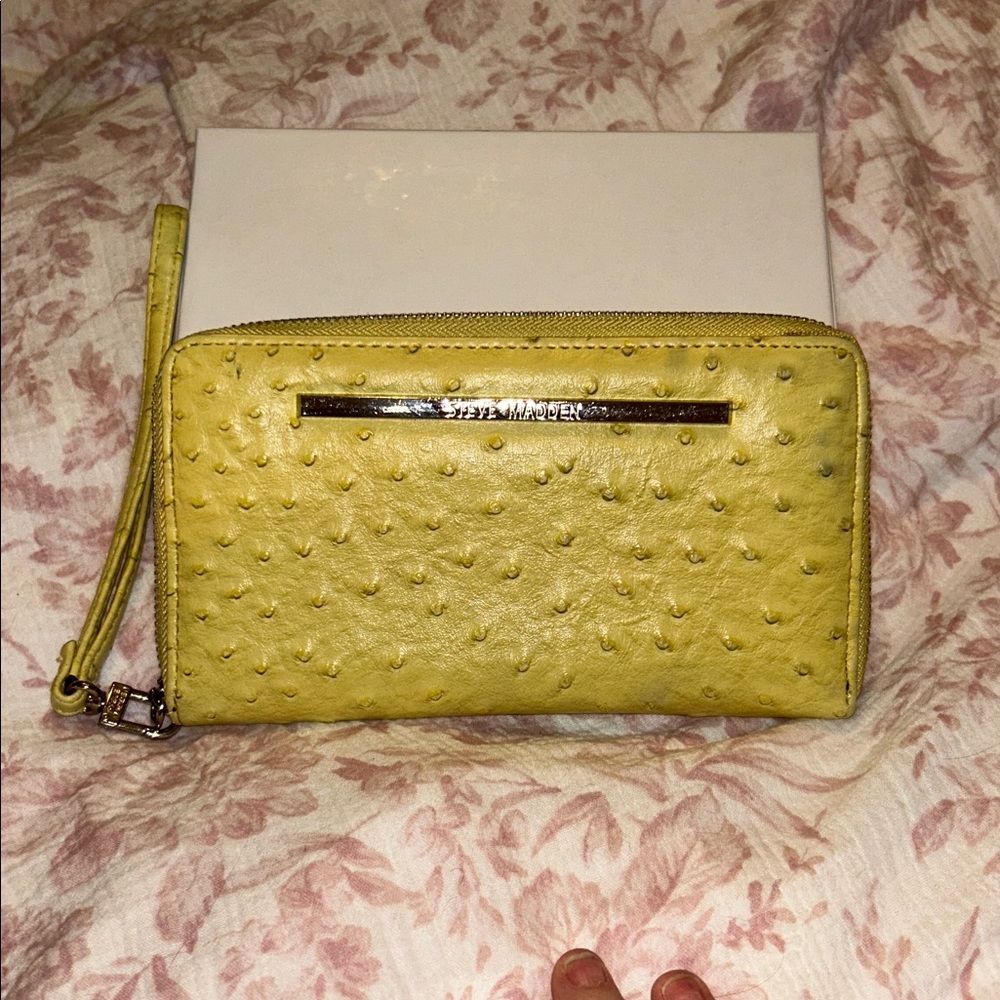 Steve Madden Wallet With Detachable Strap